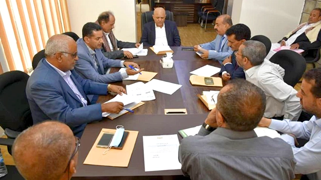 لجنة المناقصات بمحافظة تعز في اجتماعها اليوم الخميس برئاسة المحافظ نبيل شمسان لجنة المناقصات بمحافظة تعز في اجتماعها اليوم الخميس برئاسة المحافظ نبيل شمسان